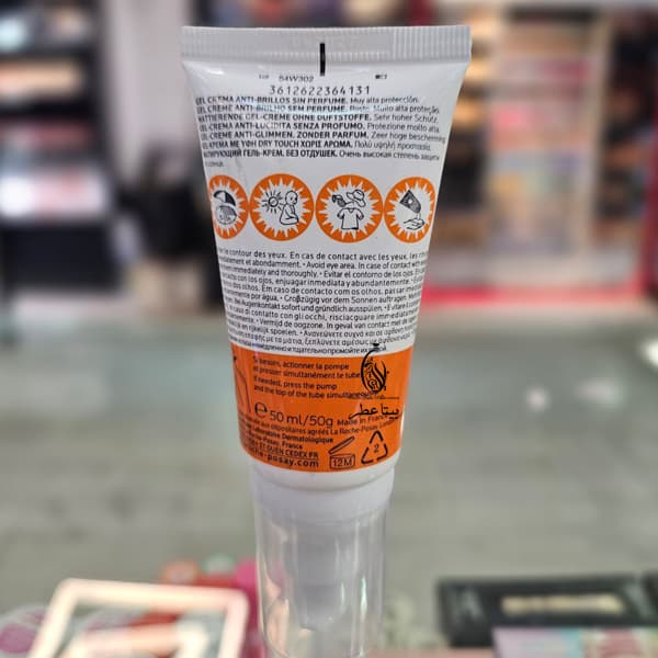 کرم ضد آفتاب بی رنگ مخصوص پوست چرب و مستعد جوش لاروش پوزای 2