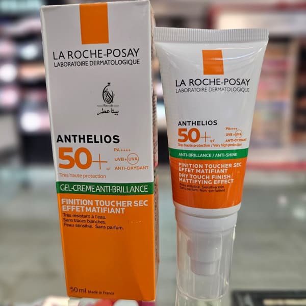 کرم ضد آفتاب بی رنگ مخصوص پوست چرب و مستعد جوش لاروش پوزای 3